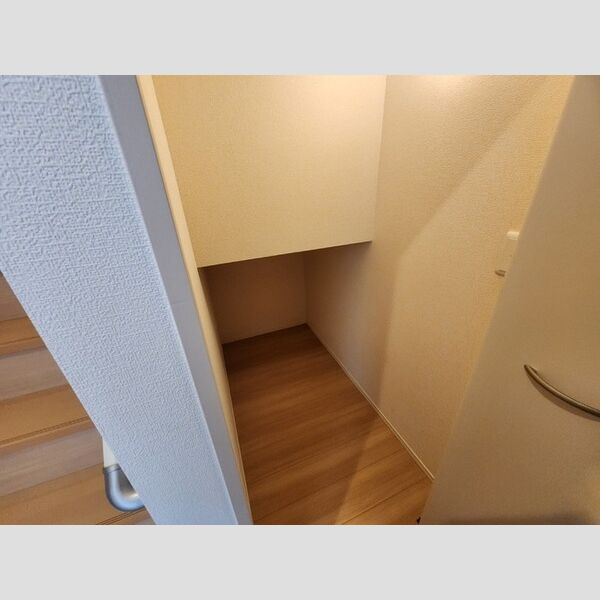 収納 (103　階段下収納)