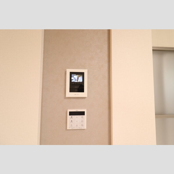 その他設備 (206　モニター付きインターホン・給湯リモコン)