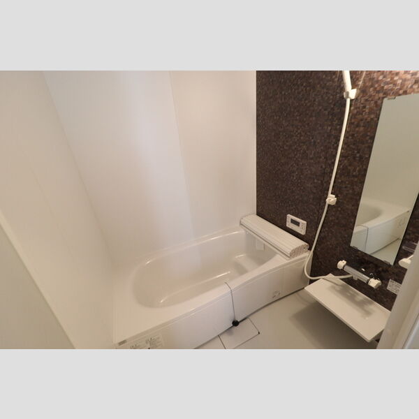 バス (201　浴室)