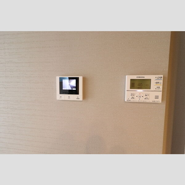 その他設備 (201　モニター付きインターホン・給湯リモコン)