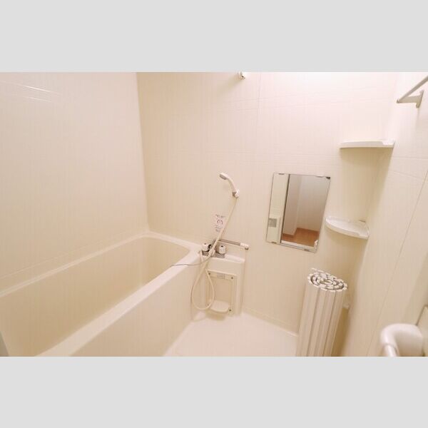 バス (106　浴室)