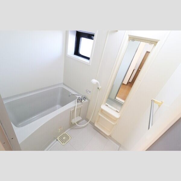 バス (301　浴室)