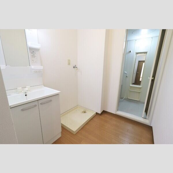 洗面所 (301　洗面所)