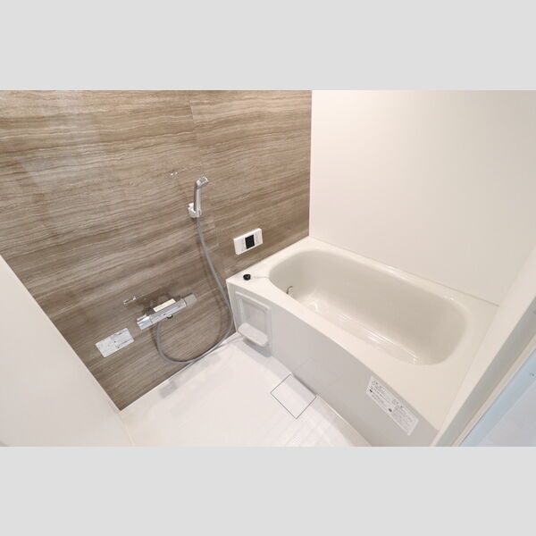 バス (201　浴室)