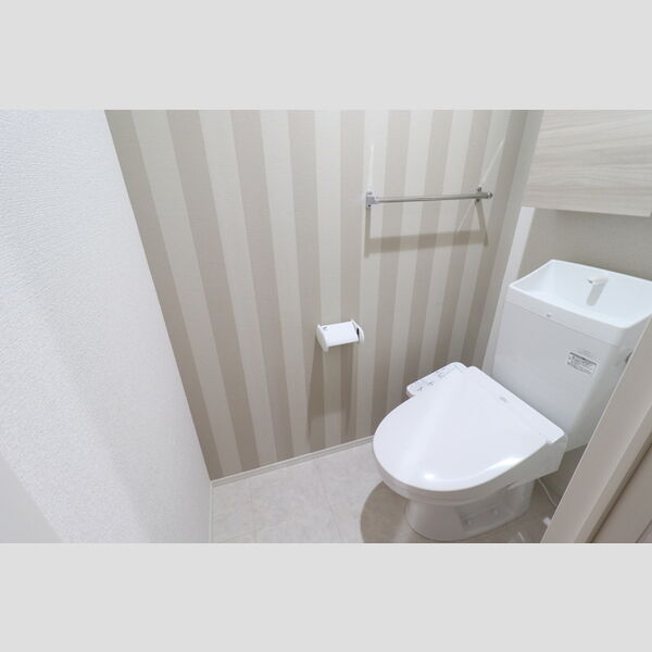 トイレ (温水洗浄暖房便座)