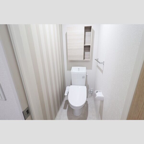 トイレ (温水洗浄暖房便座)