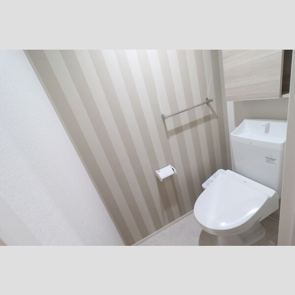 トイレ (温水洗浄暖房便座)