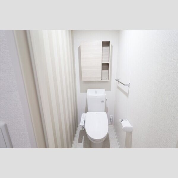 トイレ (温水洗浄暖房便座)