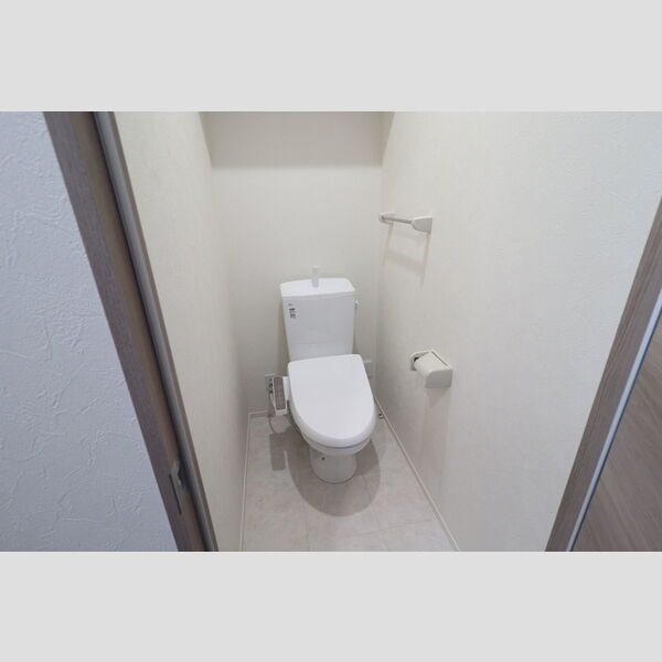 トイレ (温水洗浄暖房便座)