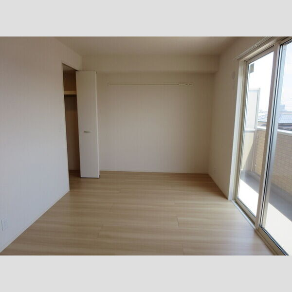 その他 (303 洋室)