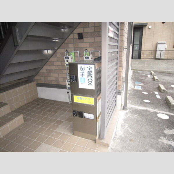 現地周辺 (エントランス宅配ボックスあり)