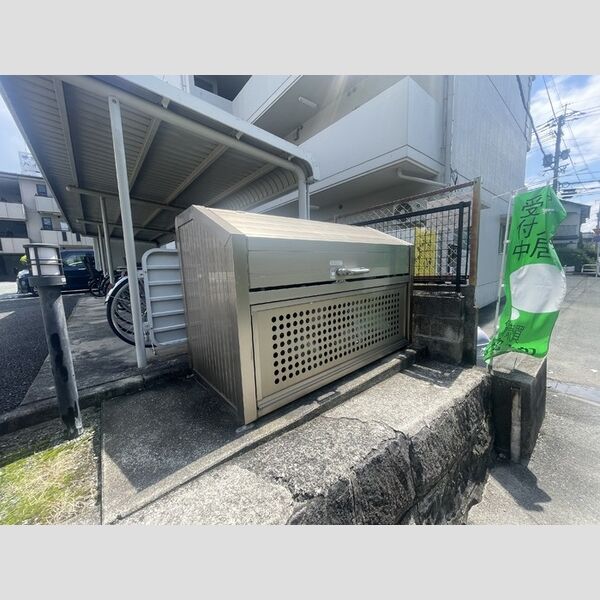現地周辺 (ゴミ置場)