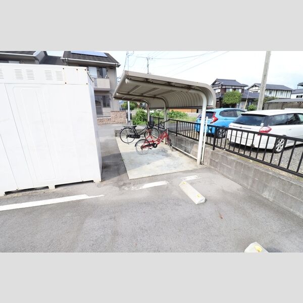 現地周辺 (駐輪場)