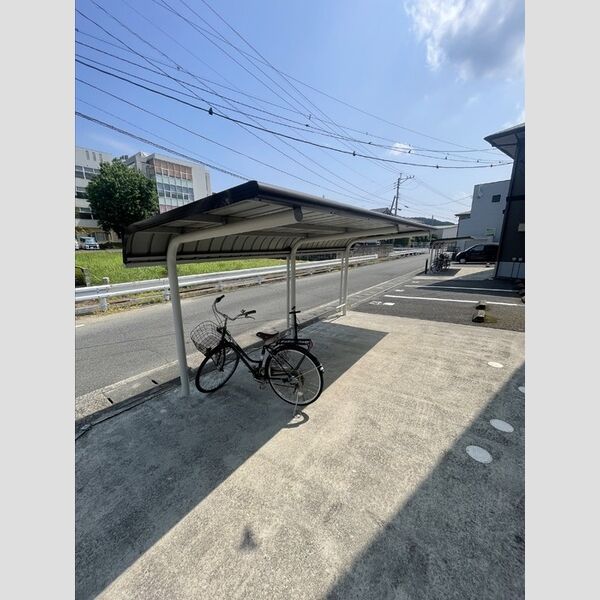 現地周辺 (駐輪場)