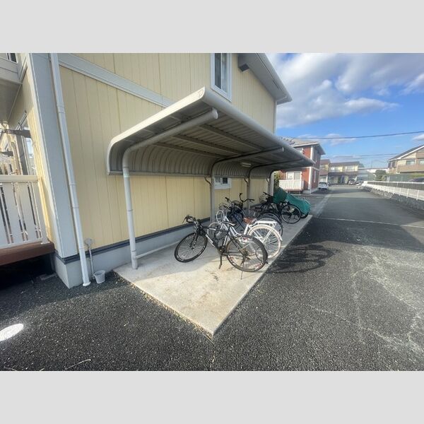 現地周辺 (駐輪場)