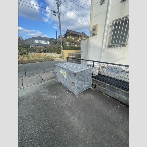 現地周辺 (ゴミ置場)