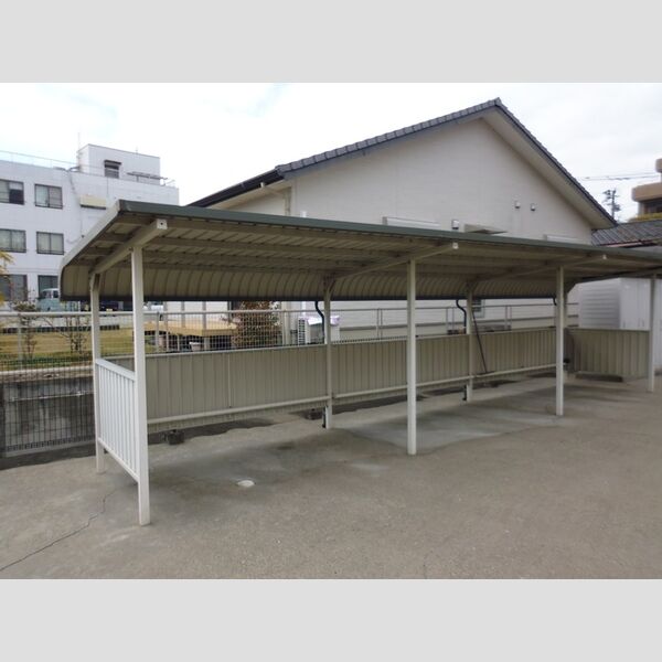 現地周辺 (駐輪場)