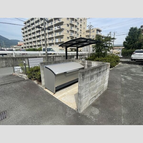 現地周辺 (パークサイド島崎　ごみ置き場)
