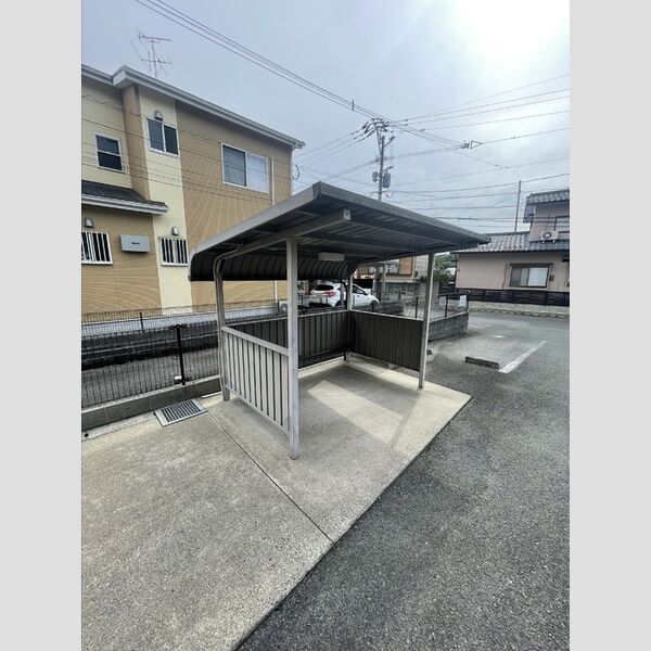 現地周辺 (駐輪場)