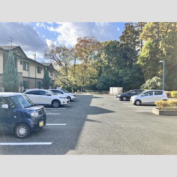 駐車場 (オークスドュール・ウルゲB棟 駐車場)
