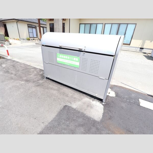 現地周辺 (ゴミ置き場)