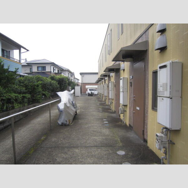 エントランス (玄関前)