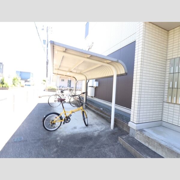 現地周辺 (駐輪場)