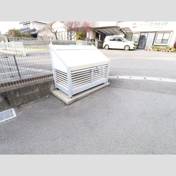現地周辺 (エル パティオ ごみ置き場)