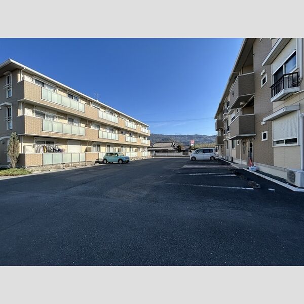 駐車場 (駐車場)