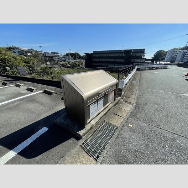現地周辺 (ゴミ置場)