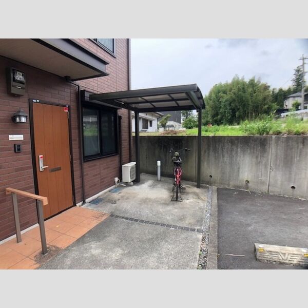 現地周辺 (駐輪場)