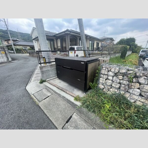 現地周辺 (ゴミ置場)