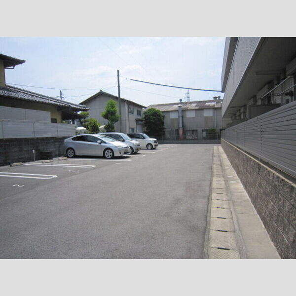 駐車場 (バルコニー側駐車場)