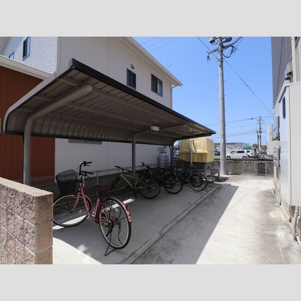 現地周辺 (KYAMS駐輪場)