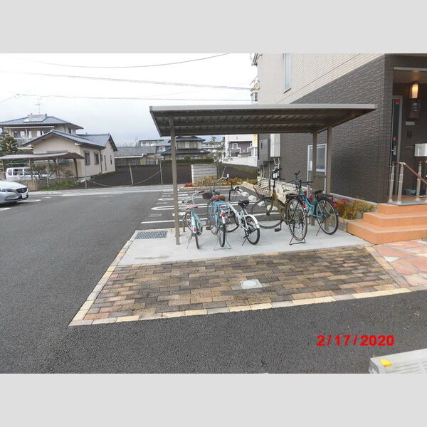 現地周辺 (駐輪場)