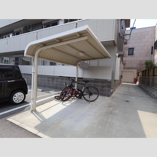 現地周辺 (駐輪場)