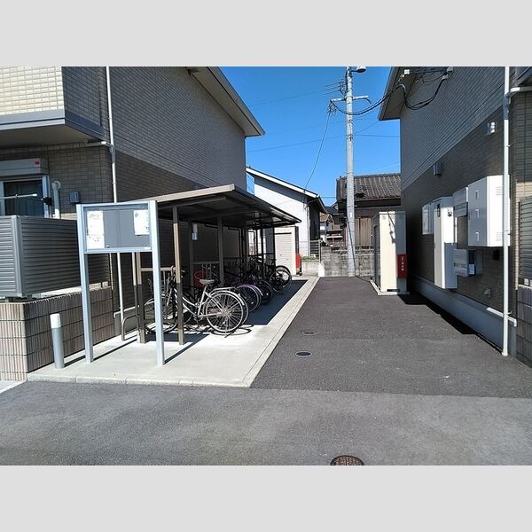 現地周辺 (クレール　A棟　駐輪場)