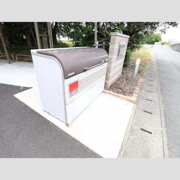 現地周辺 (ゴミ置き場)