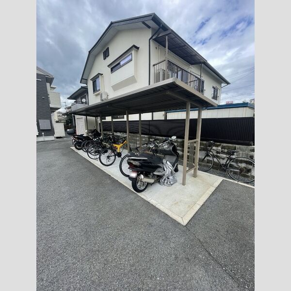 現地周辺 (駐輪場)