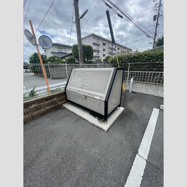 現地周辺 (ゴミ置場)