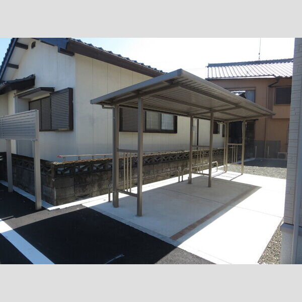 現地周辺 (駐輪場)