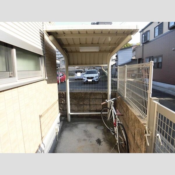 現地周辺 (駐輪場)