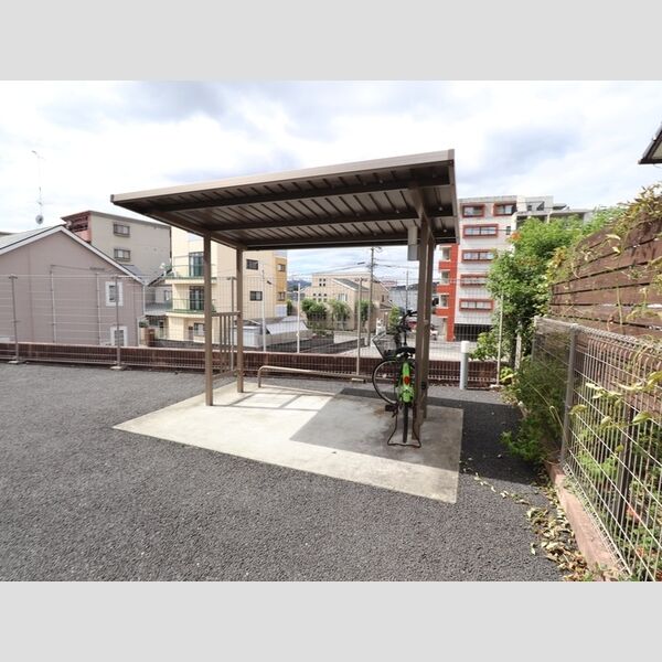 現地周辺 (駐輪場)