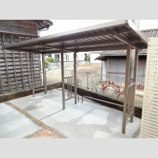 現地周辺 (駐輪場)