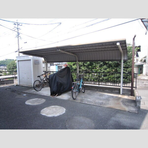 現地周辺 (駐輪場)