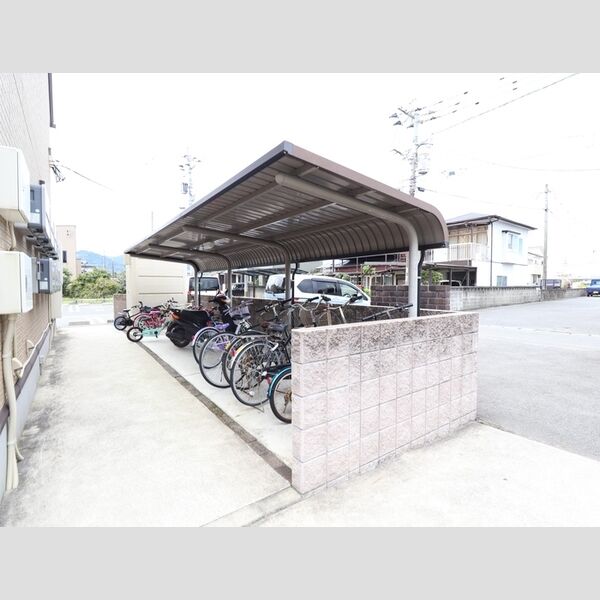 現地周辺 (駐輪場)