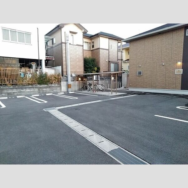 駐車場 (シャルム花立　駐車場)