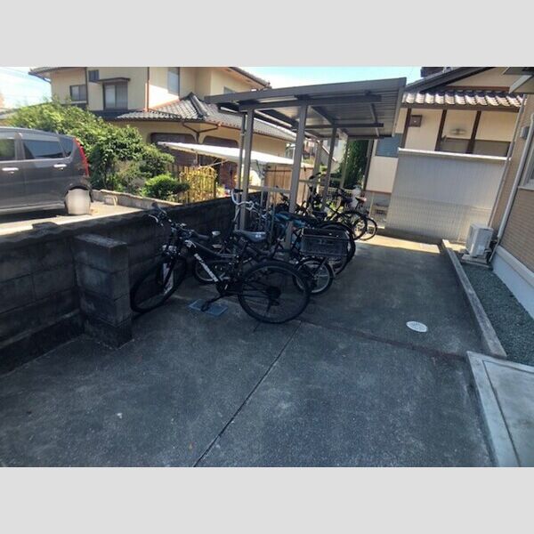 現地周辺 (駐輪場)
