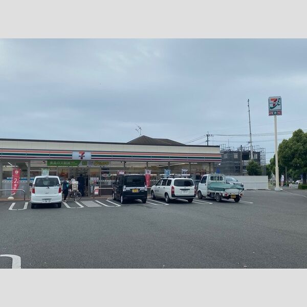 現地周辺 (セブンイレブン熊本南高江店　121m)