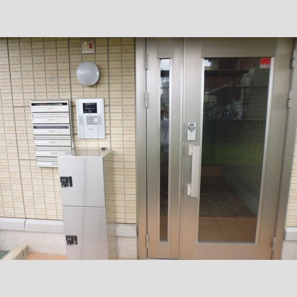 エントランス (エントランス)